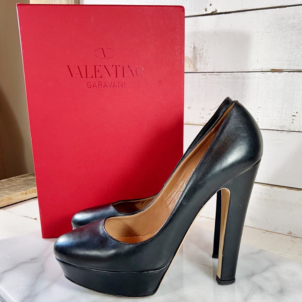 Valentino Garavani Black Leather Platform Pumps - Picture 3 of 8